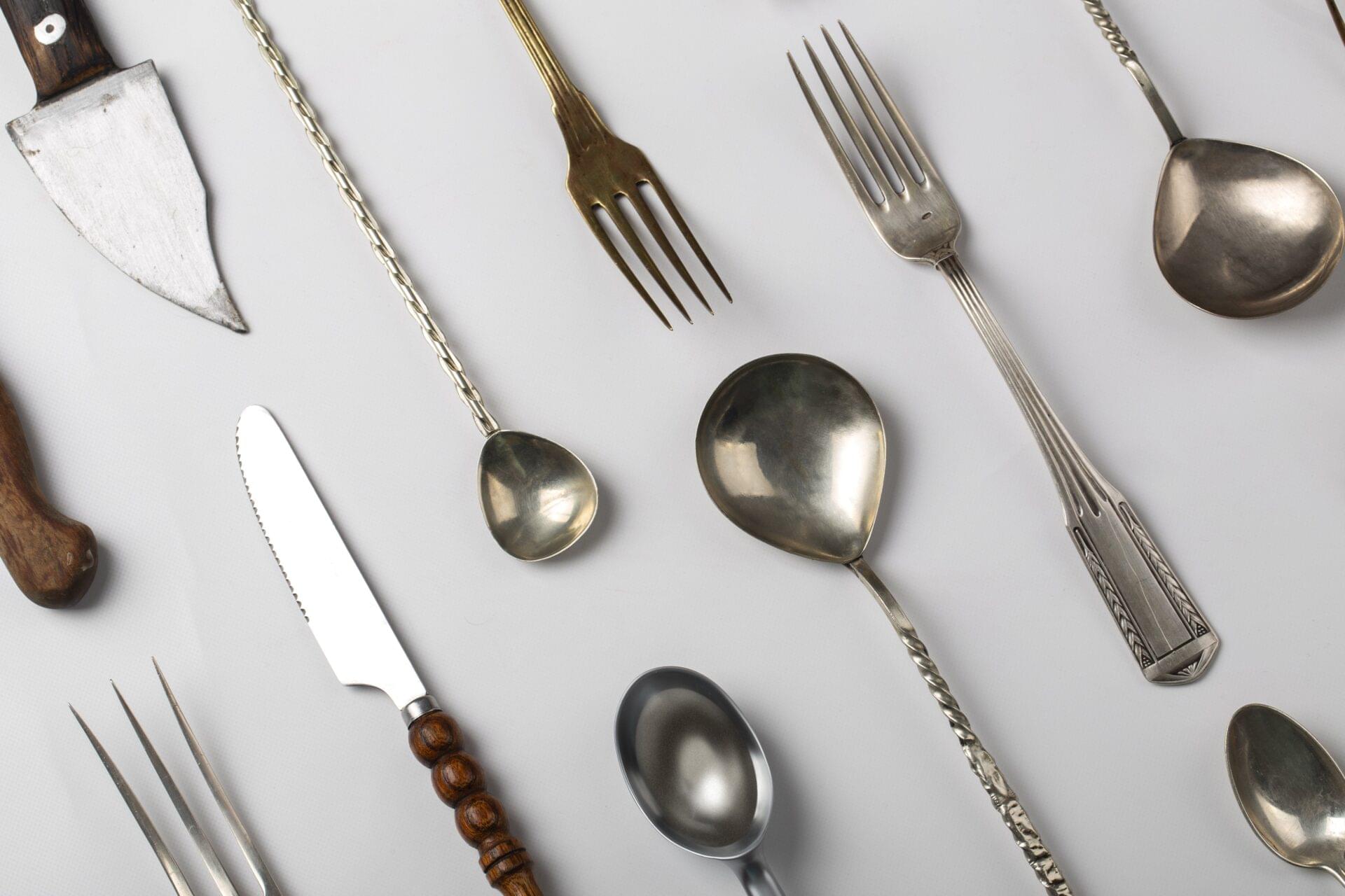 top-view-cutlery-arrangement-min